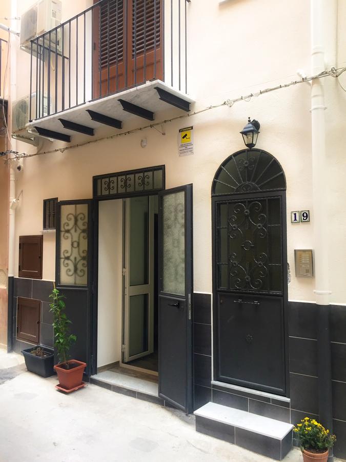 B&B Sicilia ปาแลร์โม ภายนอก รูปภาพ